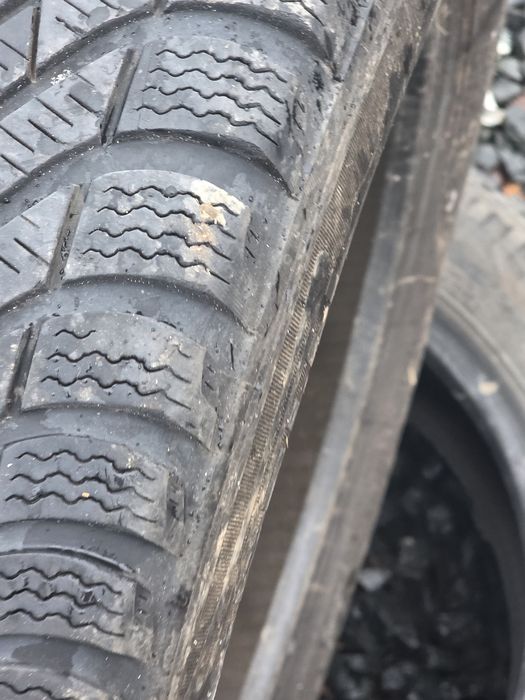 Vand 2 anvelope iarna 185 60r15