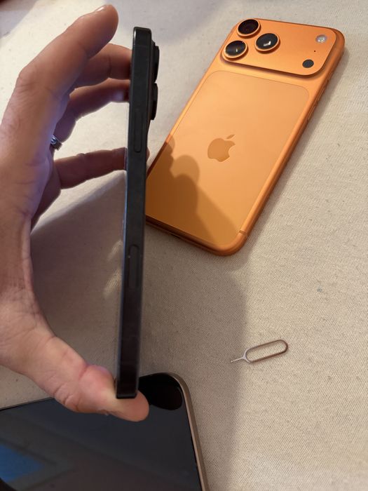2 Iphone 16 pro max 512 GB black si gold