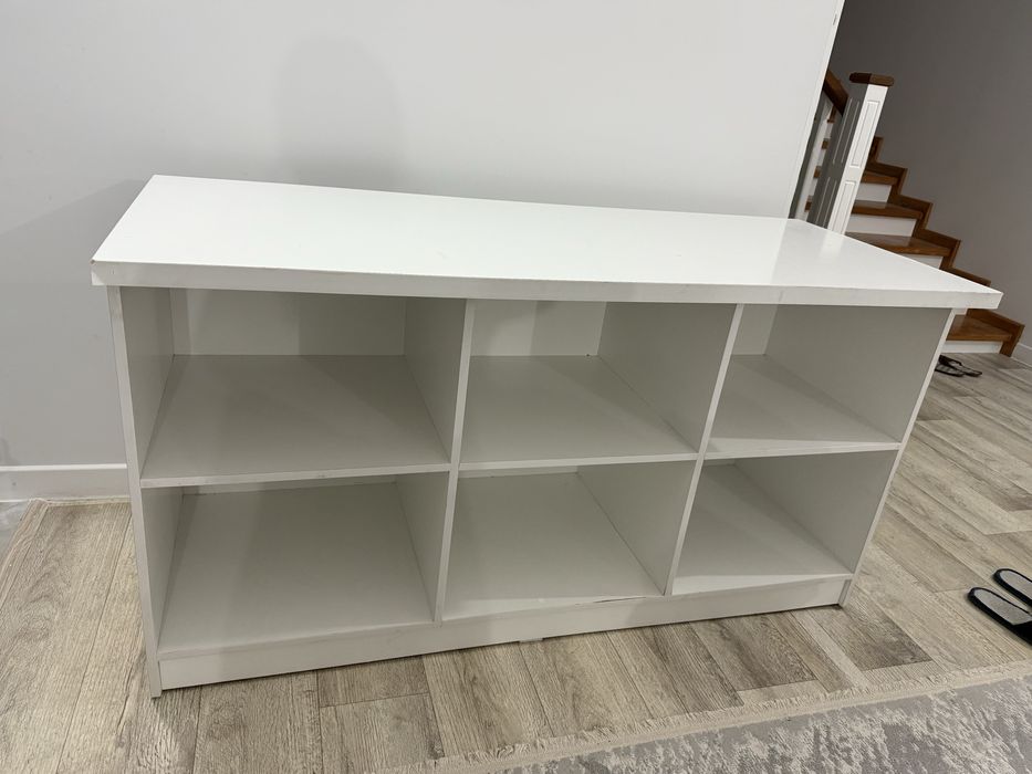 Стол с полками.