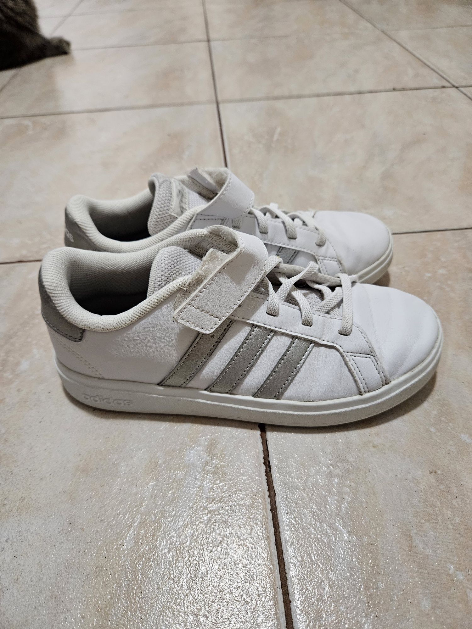 Детски маратонки Adidas, момче, 34 номер