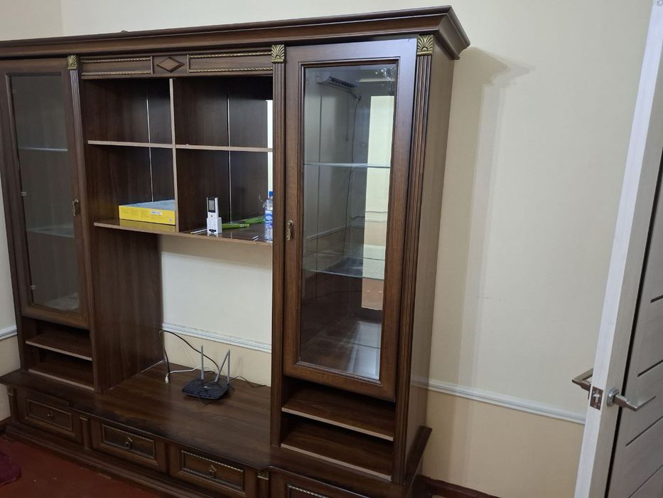 Хитой стенка сотилади