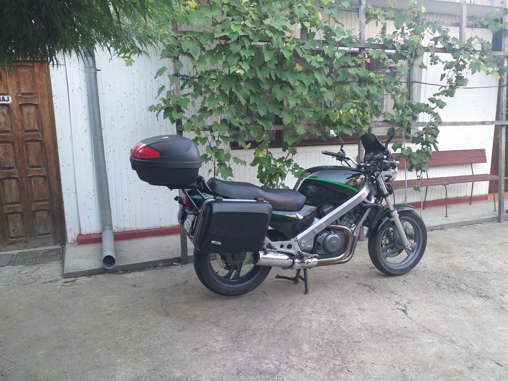 Motocicleta HONDA NTV 650