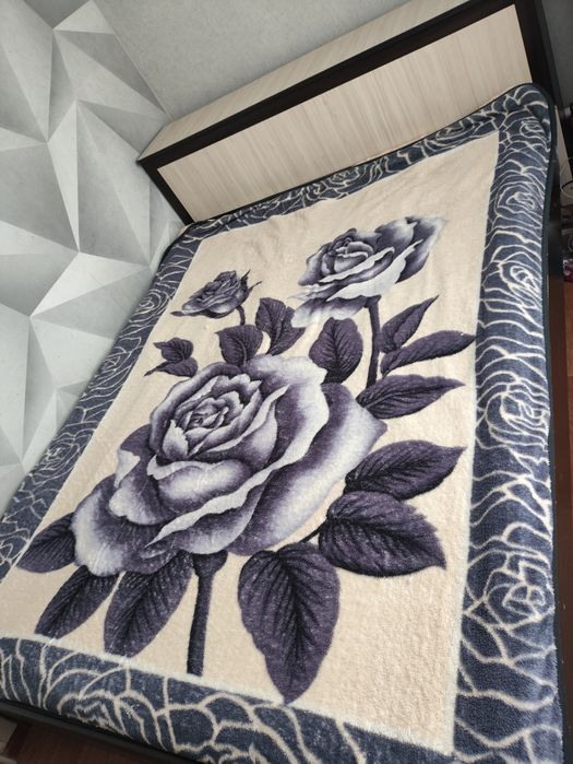 Продам кровать с матрасом