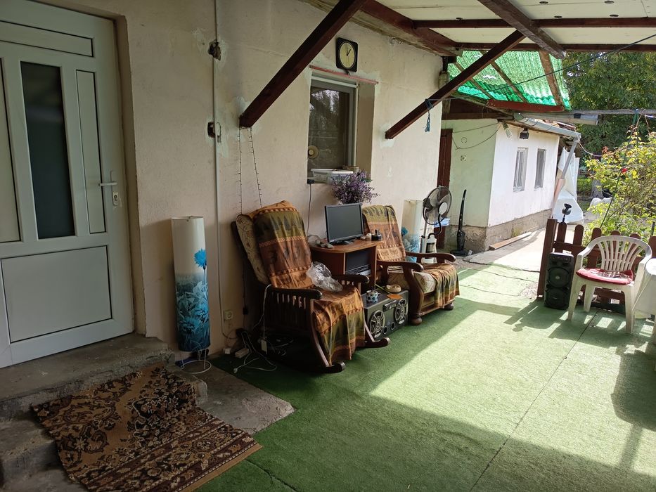 Vând casă pentru două familii