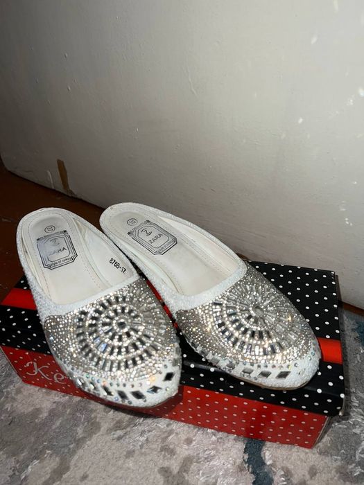 Келинлар учун койнак ва оёк кийм