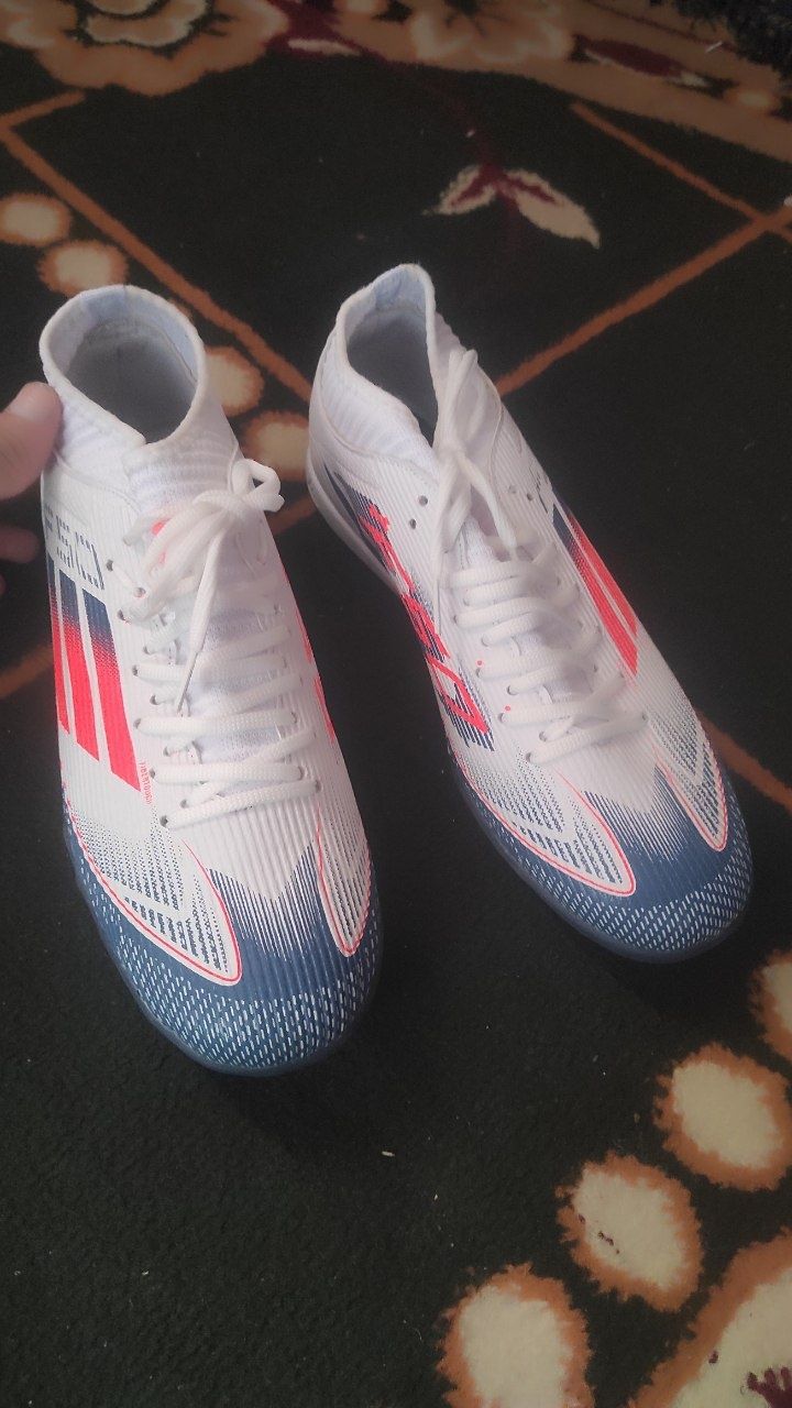 Adidas butsasi 42 razmer Yangi Vietnamdiki