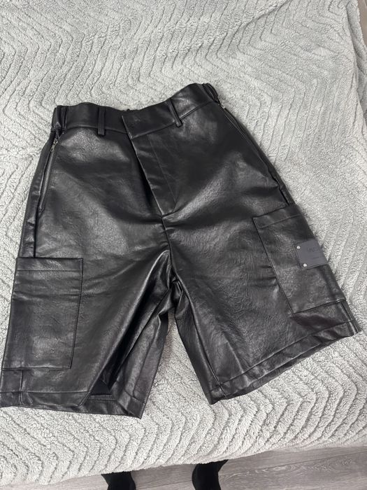 Jorts de piele.