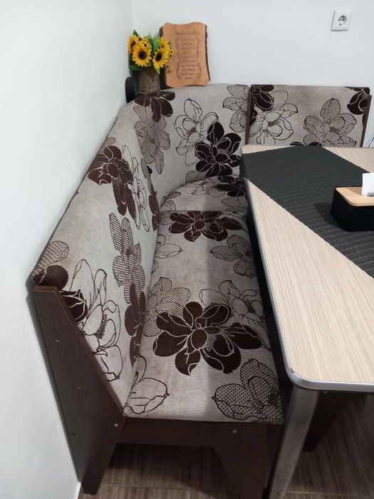 Vand set coltar, masa si 2 scaune