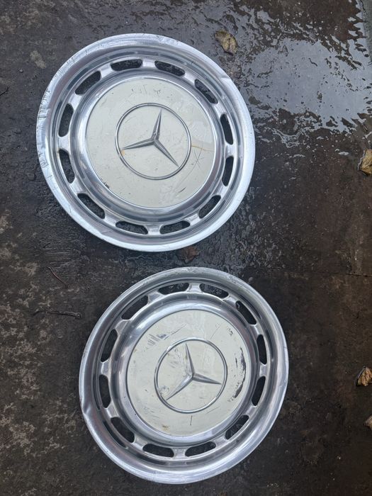 vand 2 capace de roate mercedess de epoca