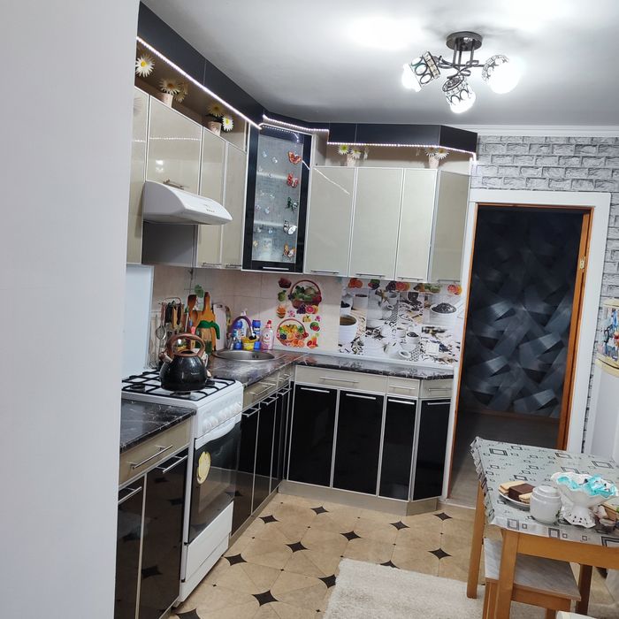 Кухонный гарнитур + в подарок кухонный уголок