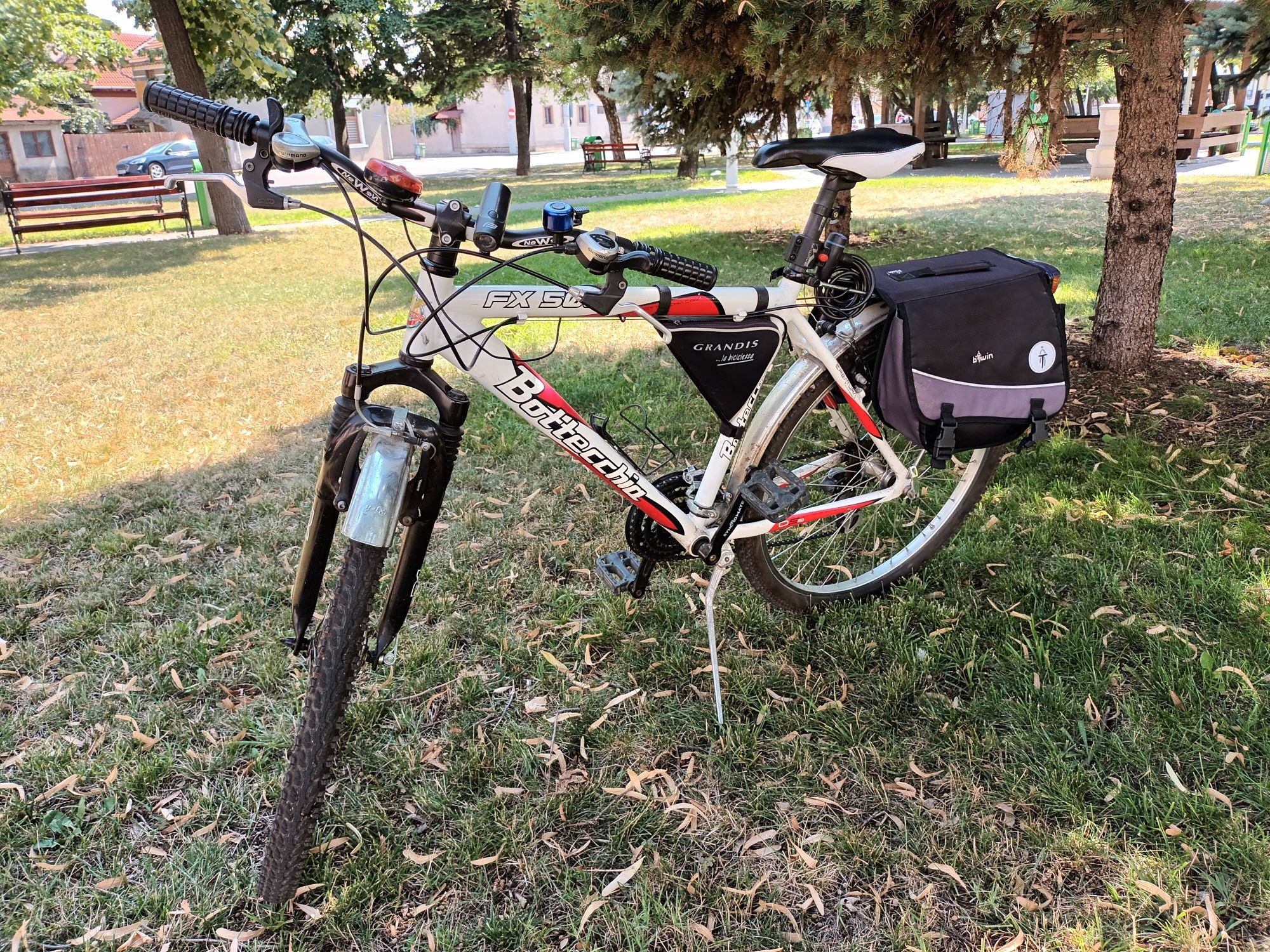 Bicicleta pentru traseu montan