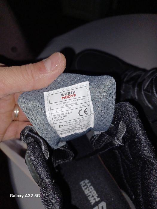 Vând Adidas cu protecție!