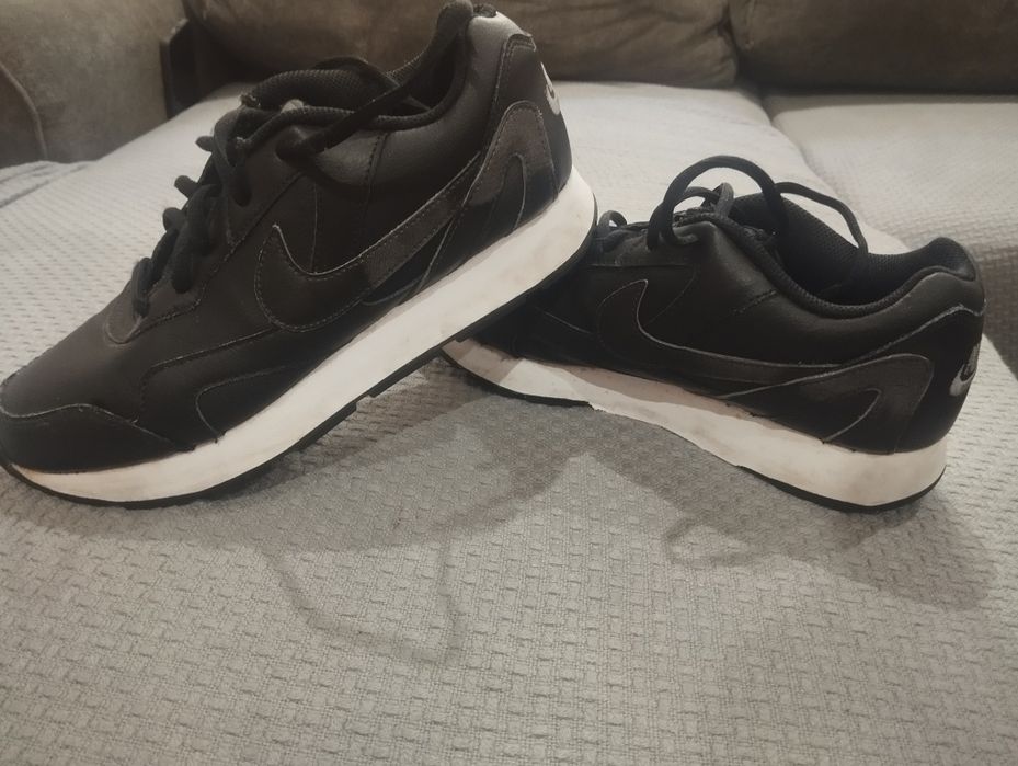 Дамски кожени маратонки Nike