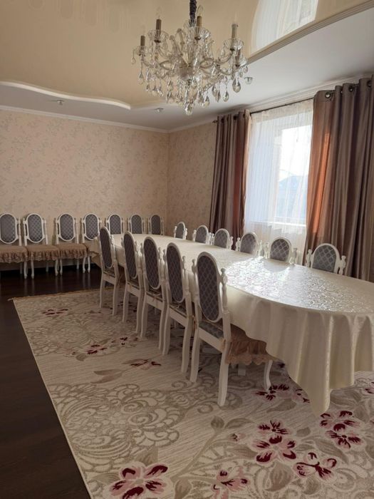 Стол со стульями