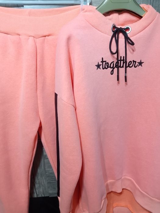 Женский спортивный костюм