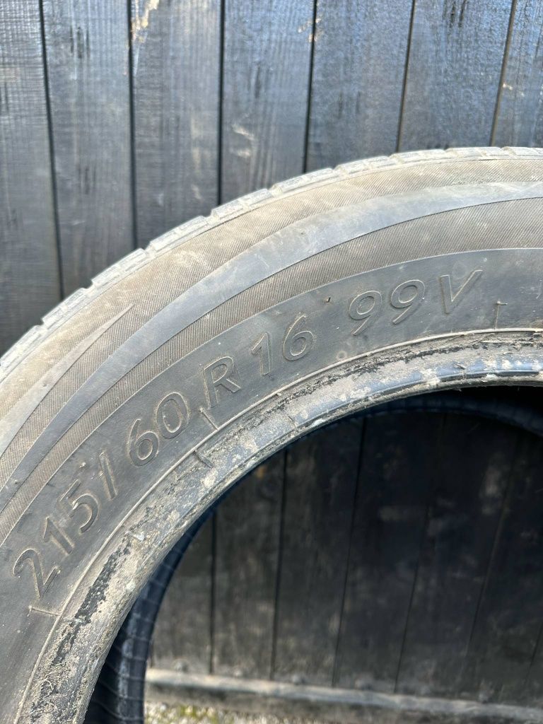 Гуми 215/60 R16.