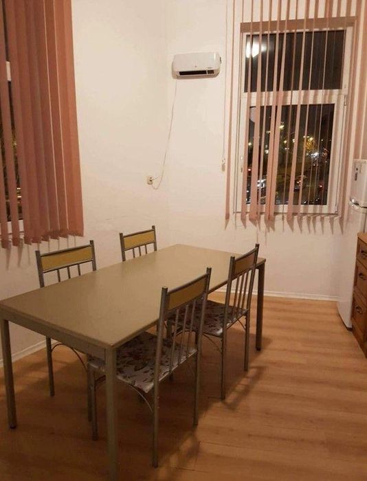 Дава се под наем Тристаен апартамент в София, Център - 100 кв.м за 611.49 € - Снимка #1