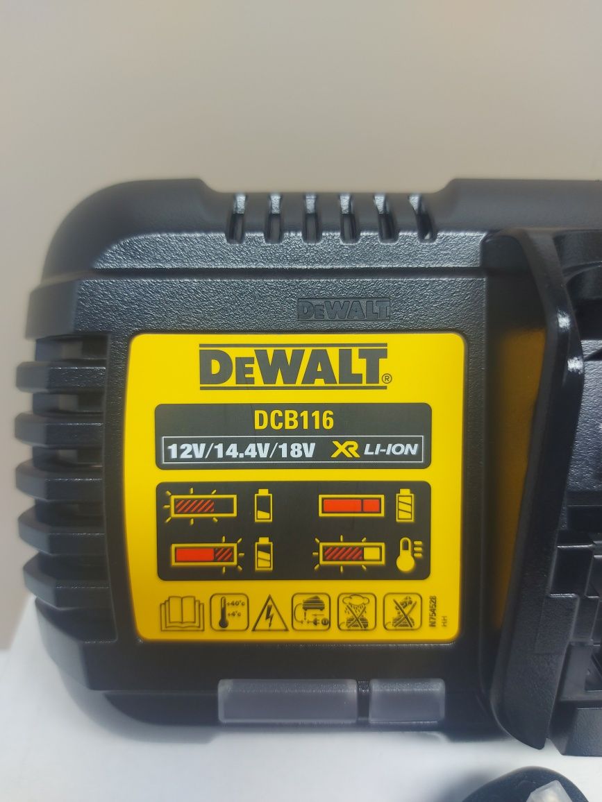 Ново бързо зарядно Dewalt DCB116.