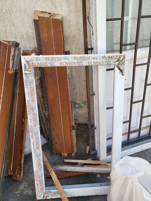 Продавам две врати едната е желязна