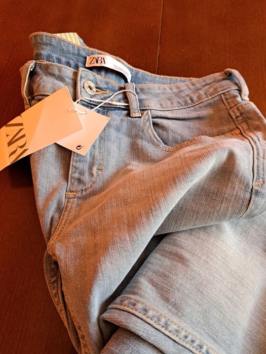 Светло сини дънки на ZARA