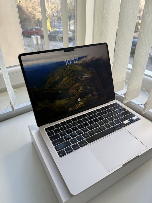 Продавам Apple MacBook Air 13.6" (2022) – Starlight, M2