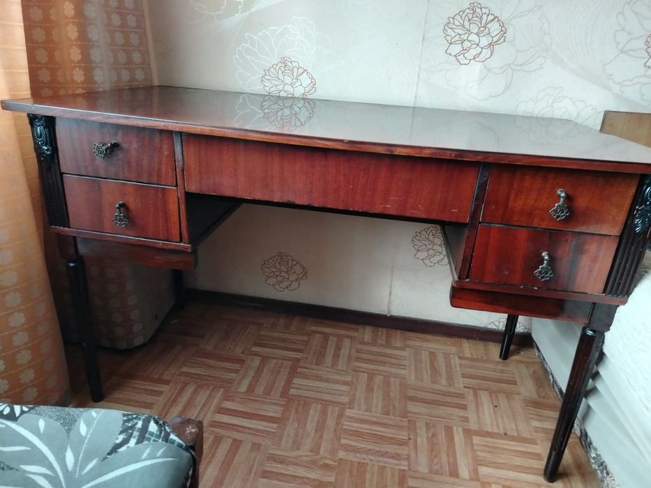 Стол и стул продается