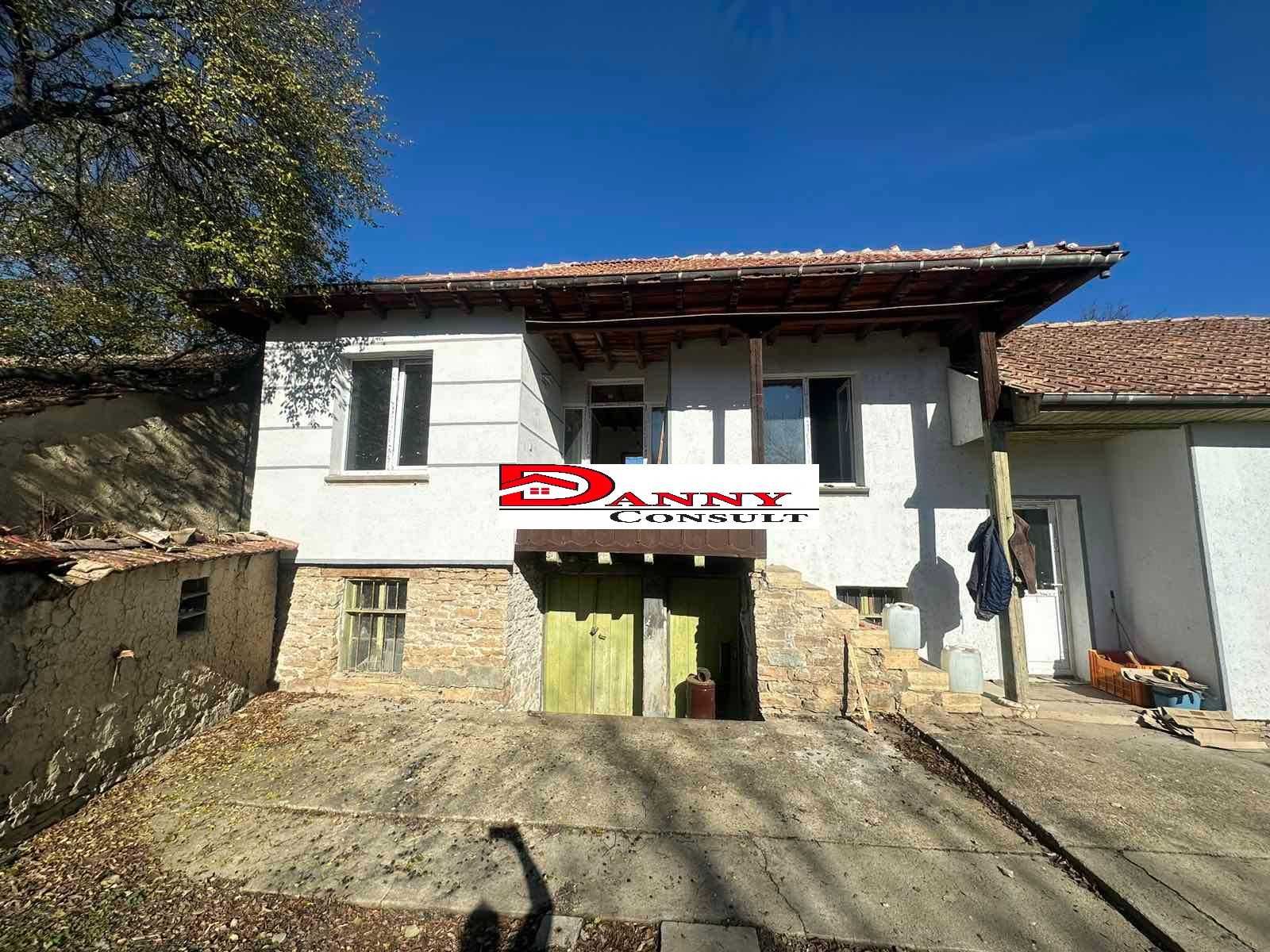 Двуетажна къща за продажба в с. Никюп