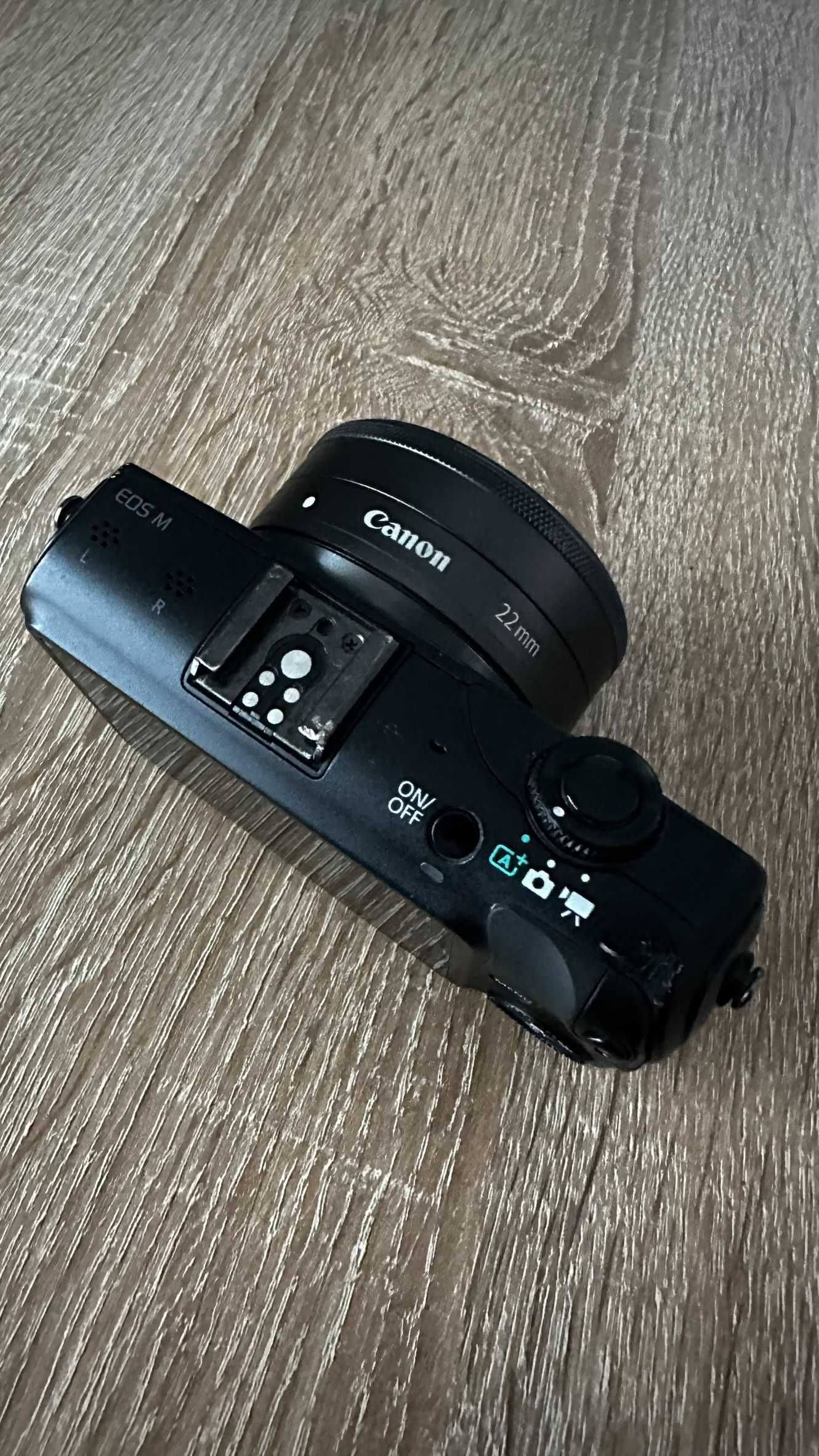 Canon EOS M + Obiectiv Canon 22mm EF-M 1:2 STM aparat foto mirrorless