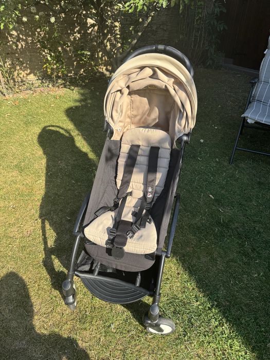 Carucior sport Yoyo babyzen 2, cadru negru, pachet culoare Taupe