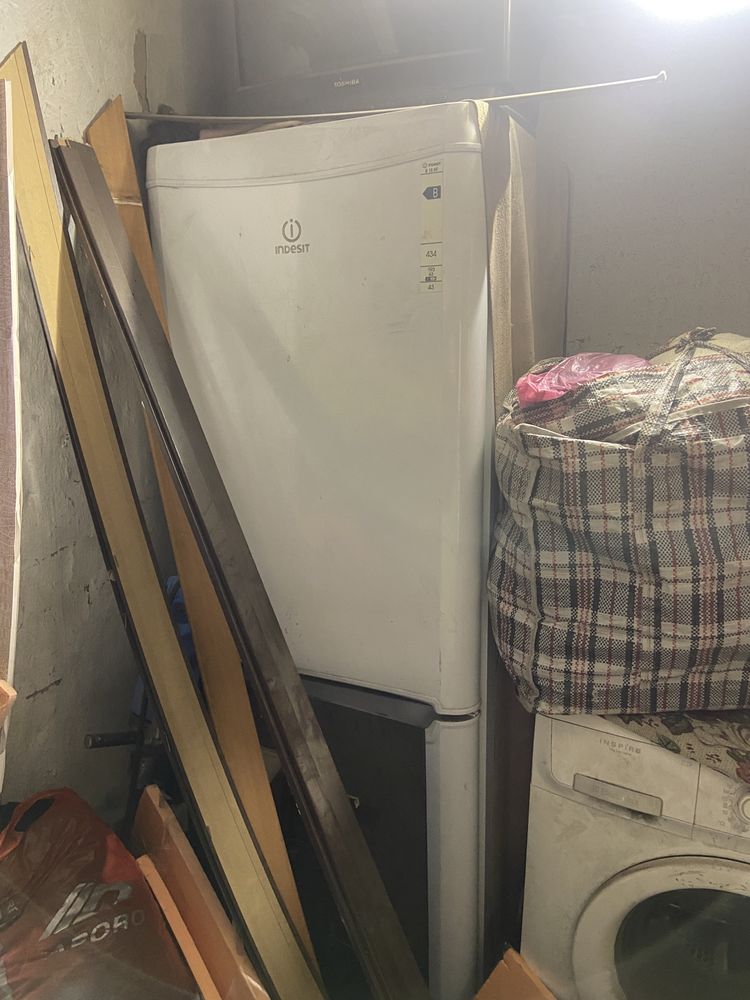 Продам 2 холодильника и стиральную машину