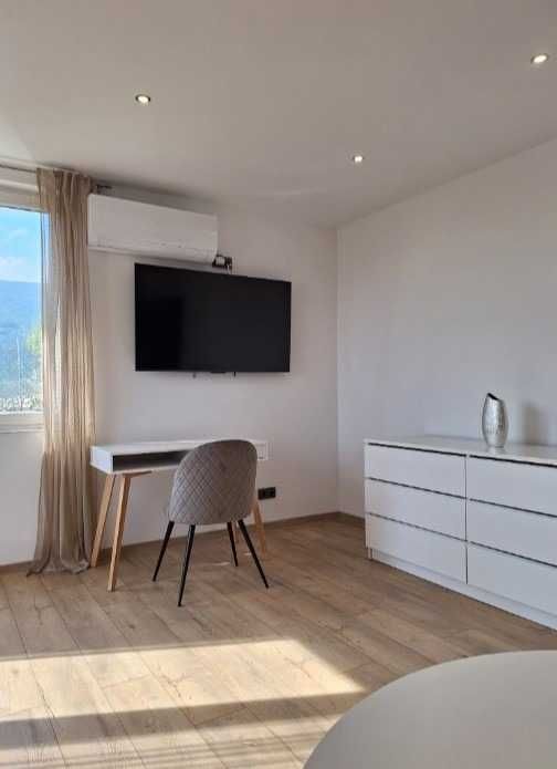 Дава се под наем Двустаен апартамент в София, Изток - 75 кв.м за 792 € - Снимка #3