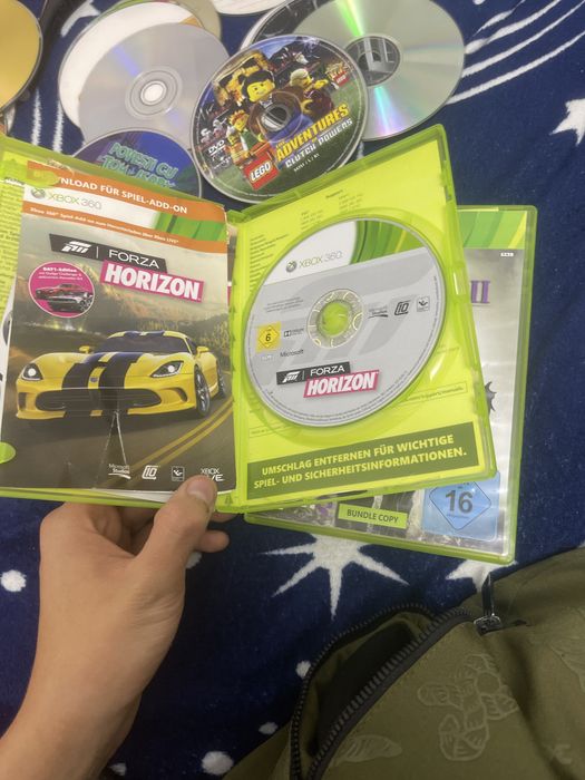 Vand 1 joc si un desen animat in stare buna