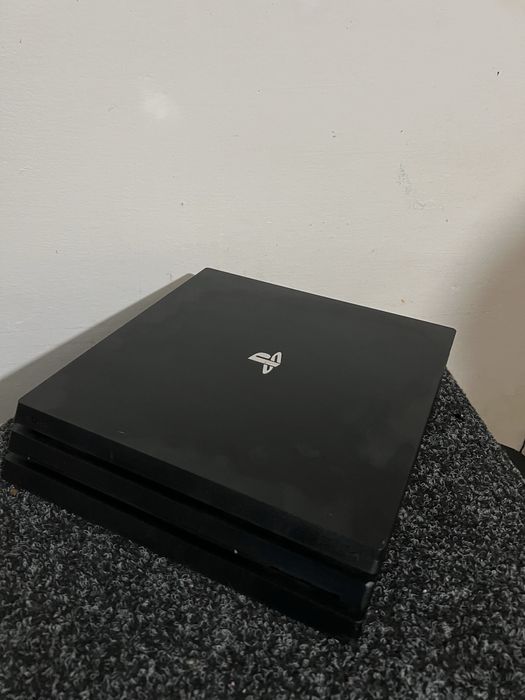 PlayStation 4 pro 1 TB