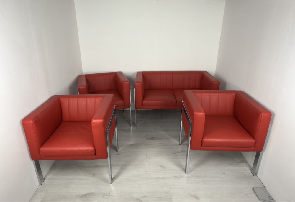 Комплект диван и три фотьойла с тапицерия червен с естествена кожа;