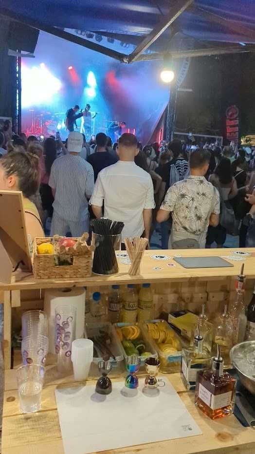 Сглобяем градински дървен бар