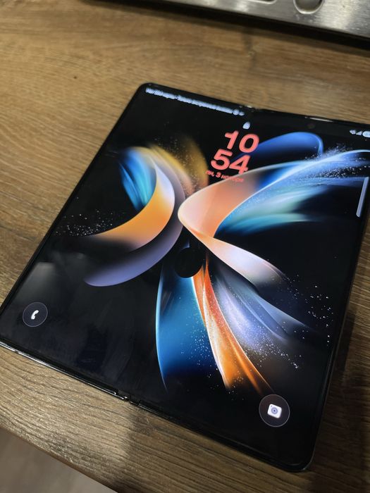 Samsung Z Fold 4 . память : 12/512gb Флагман