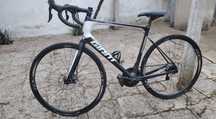 Carbon Road Bike- Giant Defy Advanced 2 Disc size medium