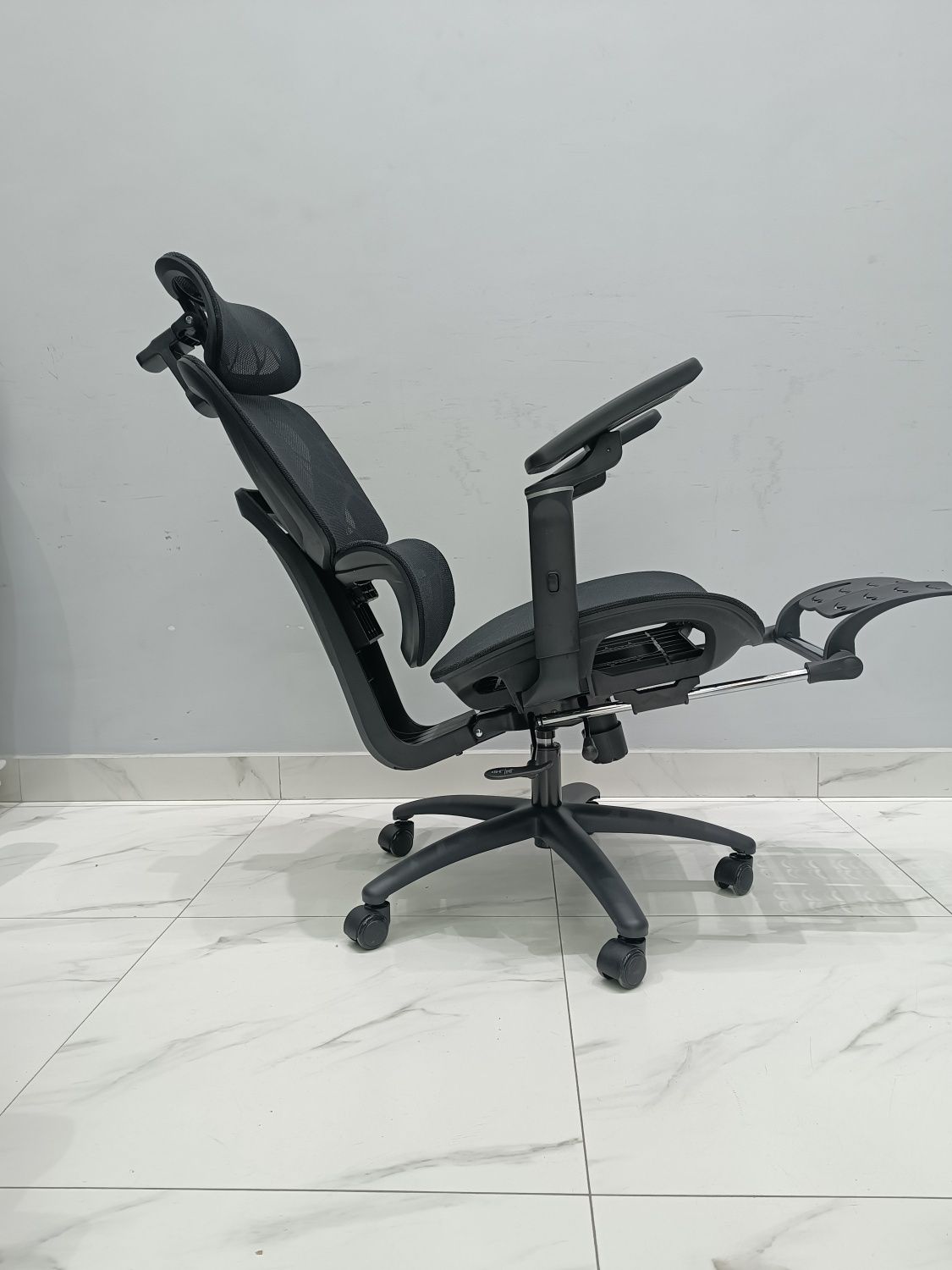 Офисное кресло TANOS DARK