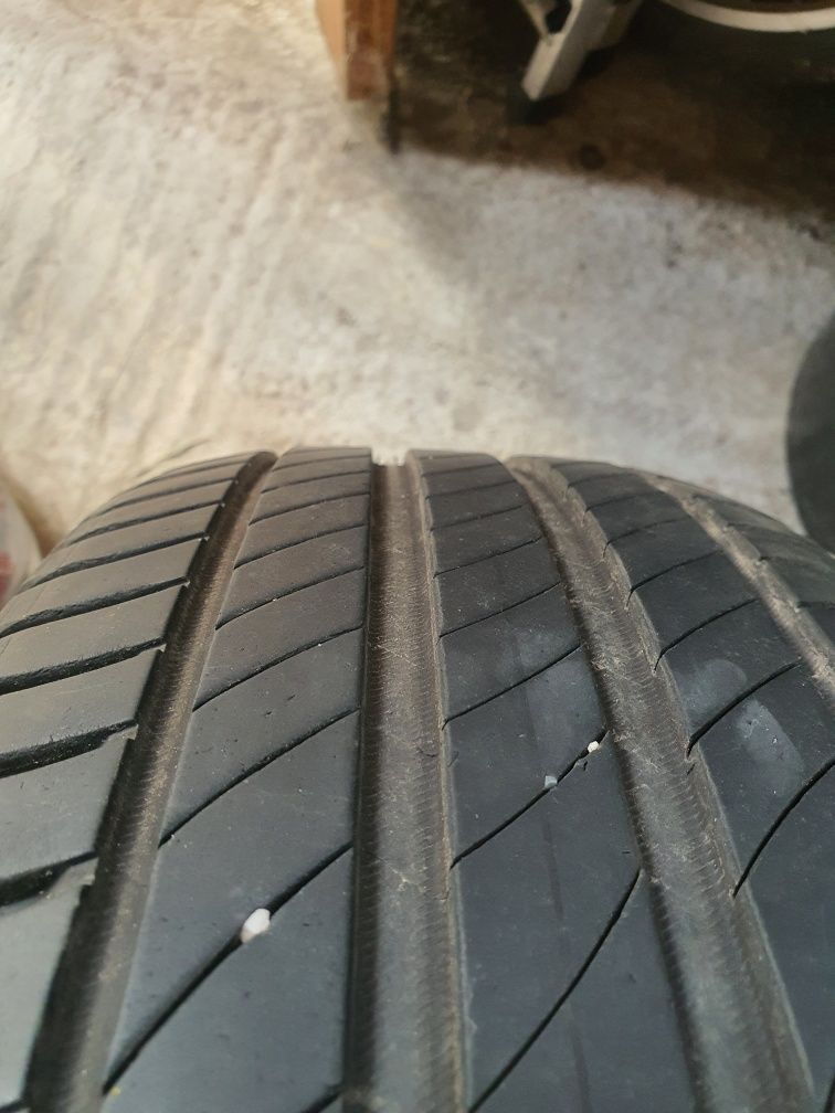 Vând anvelope/cauciucuri Michelin 215/60 R17