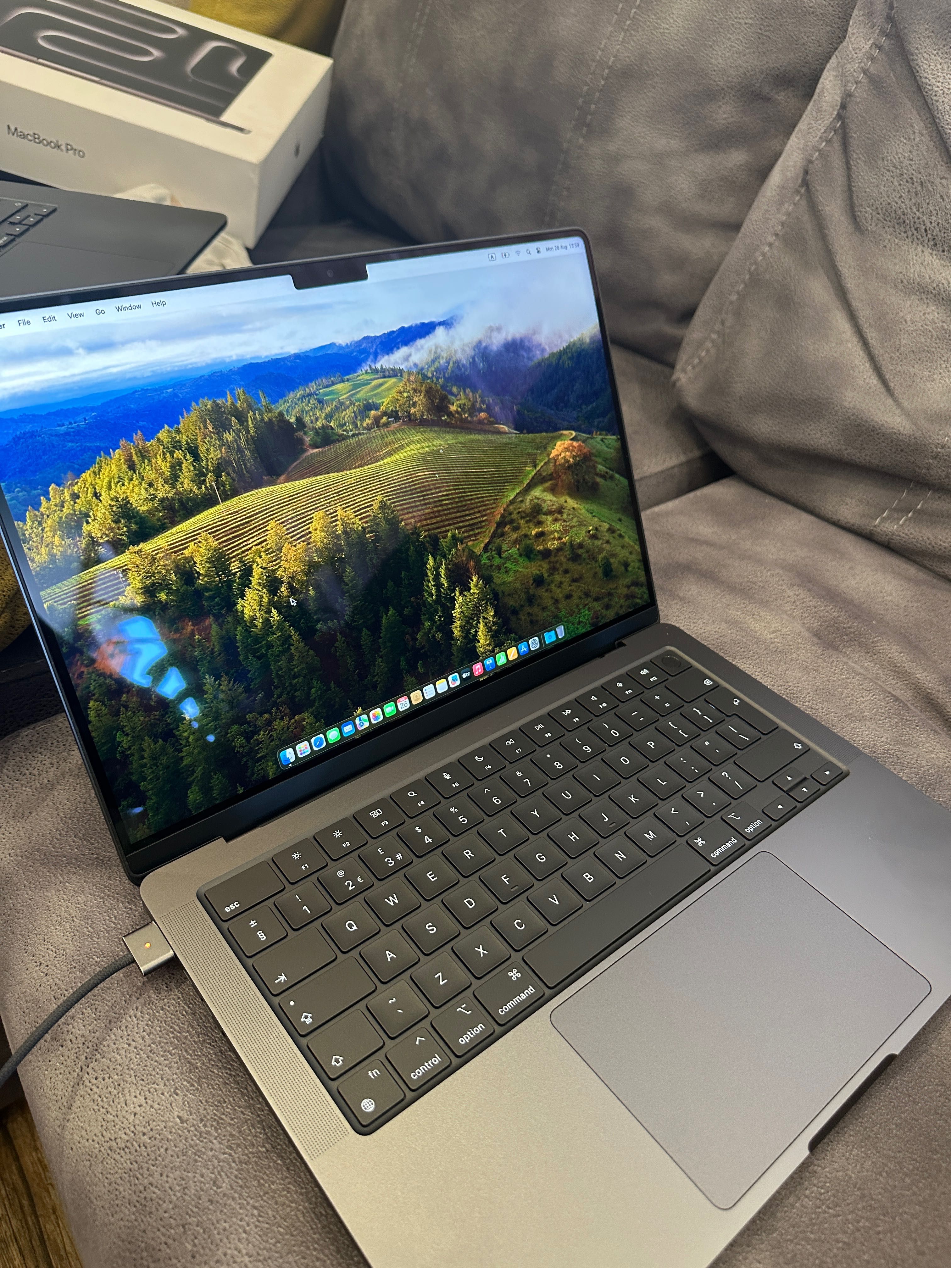 MacBook Pro 14" M3 Pro – 18GB RAM / 1TB SSD – Чисто нов
