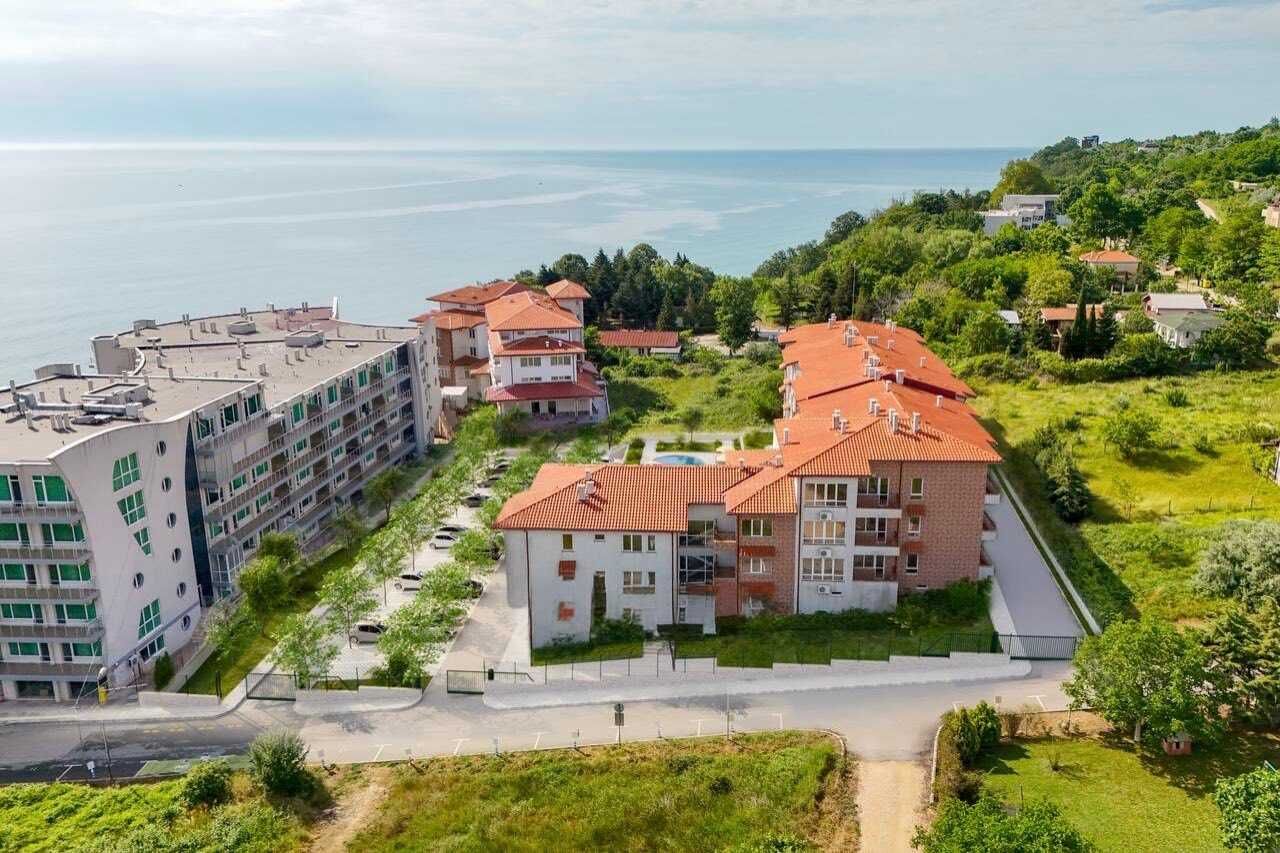 Страхотен панорамен пенхауз на Първа линия в Бяла