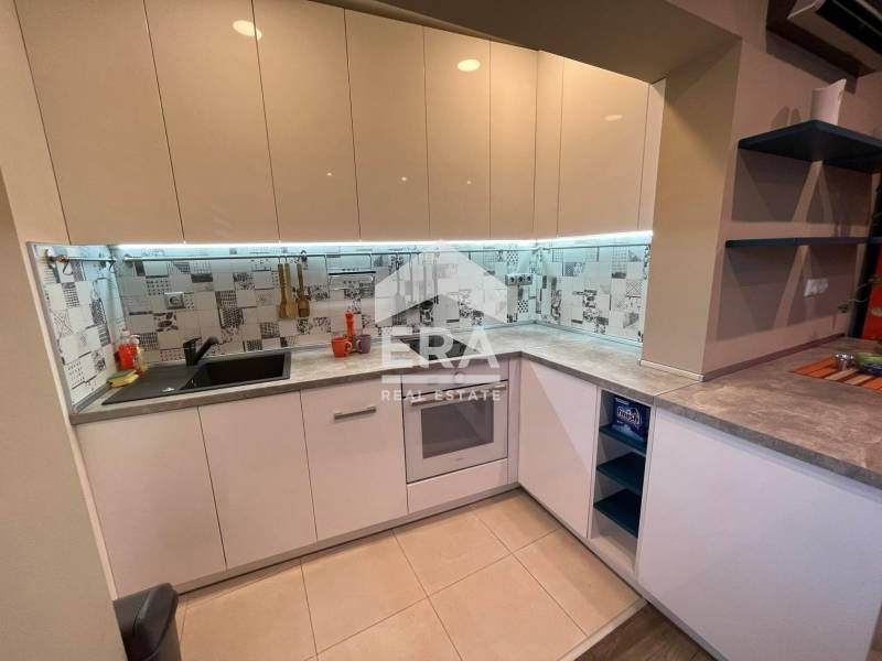 Двустаен, стилно обзаведен апартамент под наем, в идеалния център на В