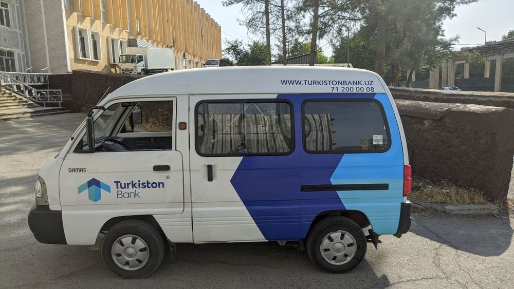 Печать на авто и мото наклейках | Индивидуальный дизайн