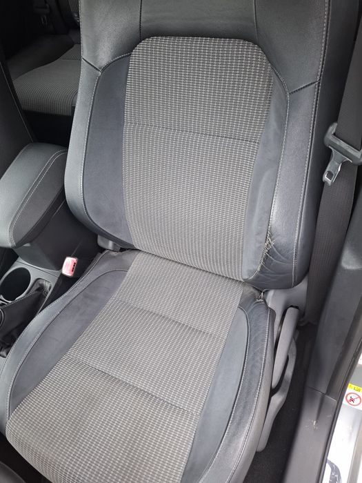 Vând toyota auris  hybrid 2017