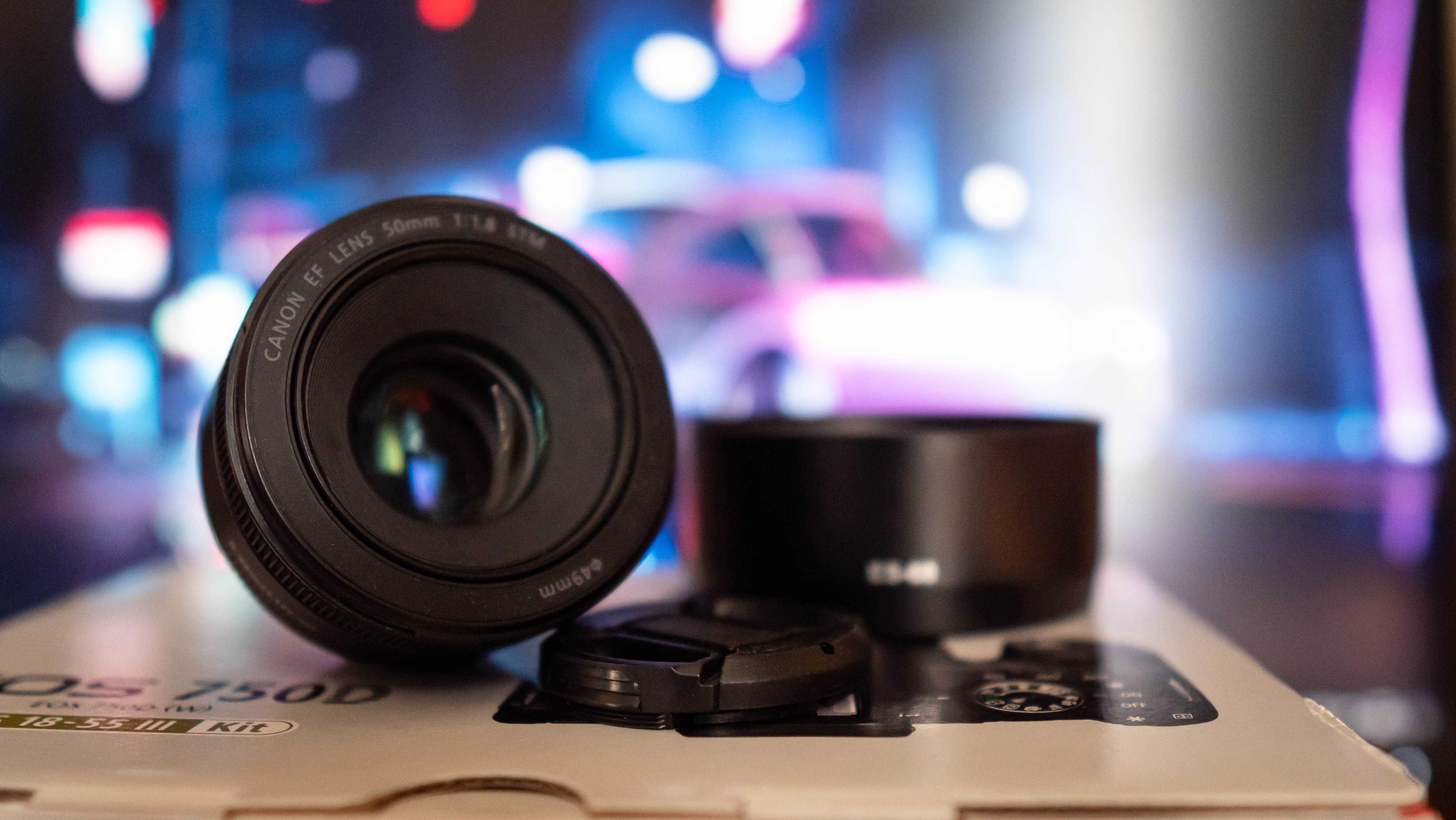 Camera Canon 750D + Canon 50mm f1.8 + Sigma 17-50mm f2.8 + blitz