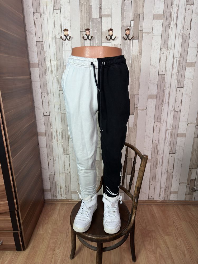 Pantaloni pants joggers sweats Karl Kani cu patent alb negru bumbac
