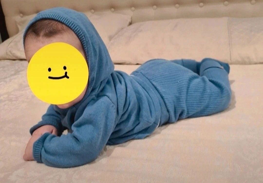 Costumas pentru bebeluș