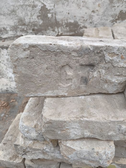 Nikolay gʻisht 250__300 dona