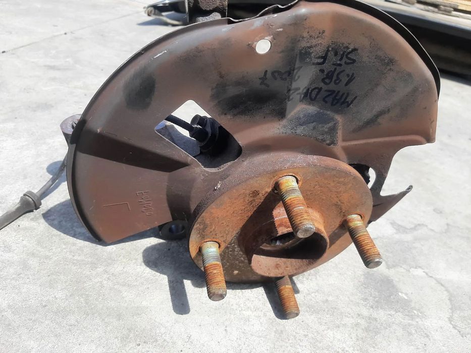 fuzeta stanga fata  mazda 2 de 1.3b