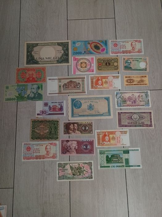 Vând lot 73 bancnote românești și străine, majoritatea stare UNC
